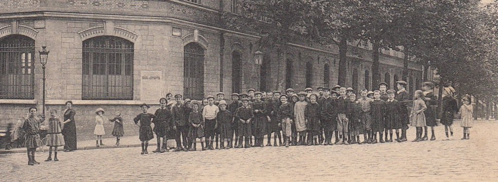 Paris XIXème - Rue Compans et Rue du Général Brunet - Les Ecoles (détail).jpg