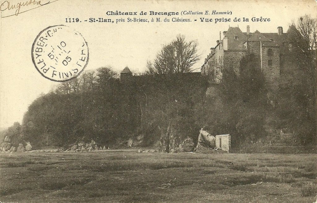 1445192143-St-Hilan-chateau.jpg