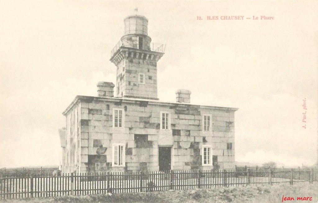 Iles Chausey - Le Phare.jpg