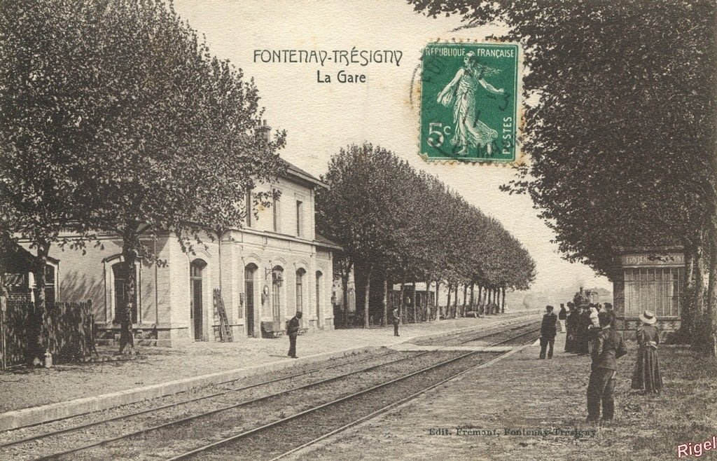 77-Fontenay-Trésigny - La Gare - Edit Fremont.jpg