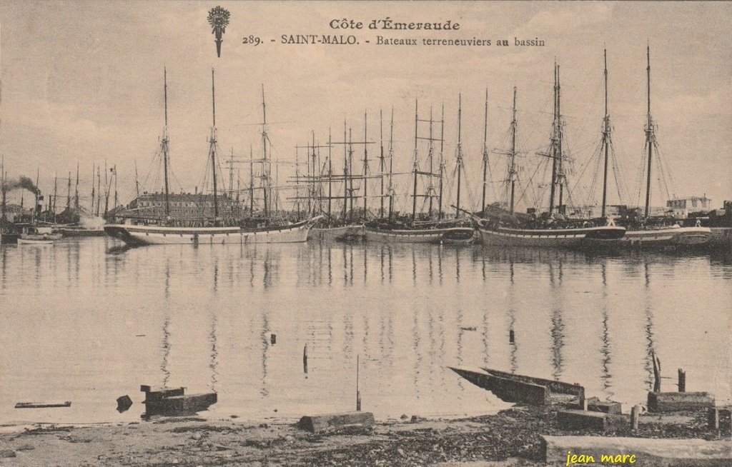 Saint-Malo - Bateaux Terreneuviers au bassin.jpg