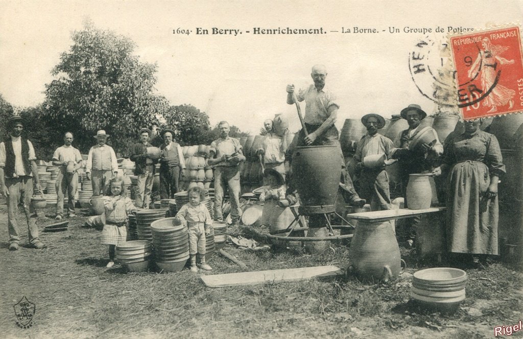 18-Henrichemont - La Borne - Groupe Potiers - 1604 AA Bourges _Auxenfans A_.jpg