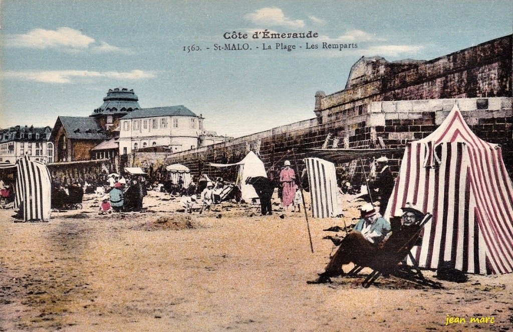 Saint-Malo - La Plage - Les Remparts.jpg