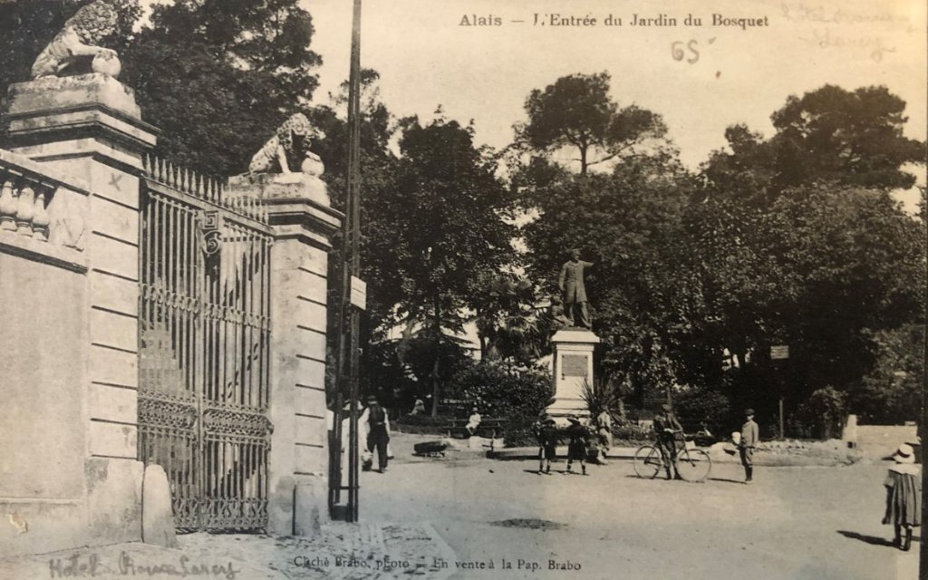 Montée du Bosquet - statue Louis Pasteur.jpg