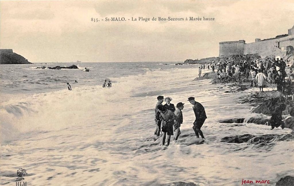 Saint-Malo - La Plage de Bon Secours à marée haute.jpg