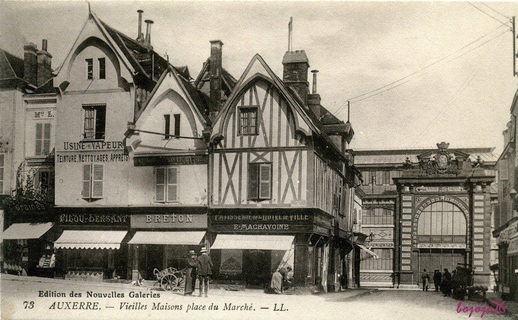 89-Auxerre-Place du Marche.jpg