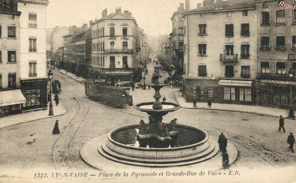 69-Lyon-Vaise - Tramway - Fontaine - 1322 ER.jpg