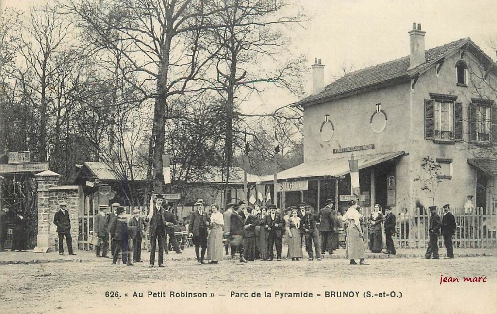 Brunoy - Au Petit Robinson - Parc de la Pyramide (Mulard phot. édit. Yerres).jpg