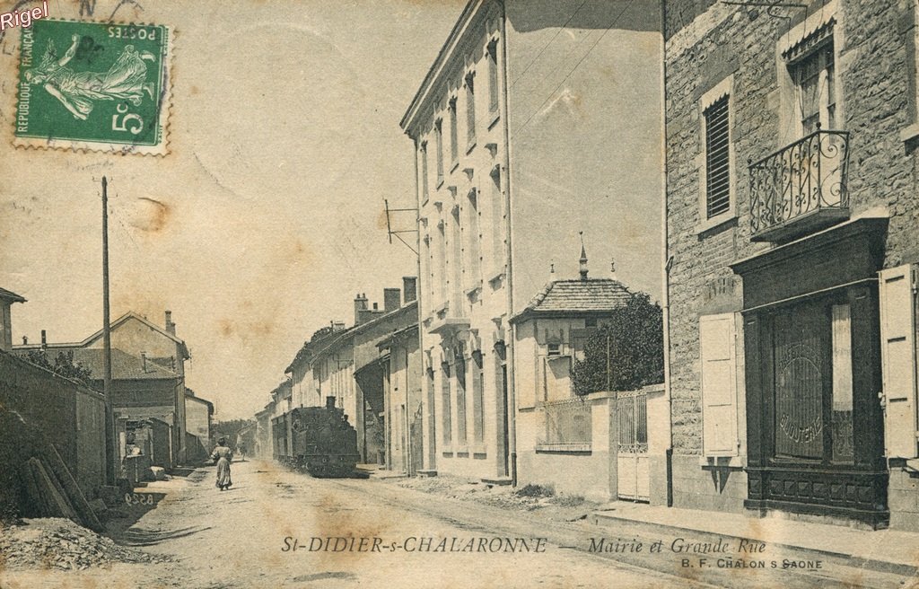 01-St-Didier-Chalaronne - Mairie et Grande Rue - BF Chalon.jpg