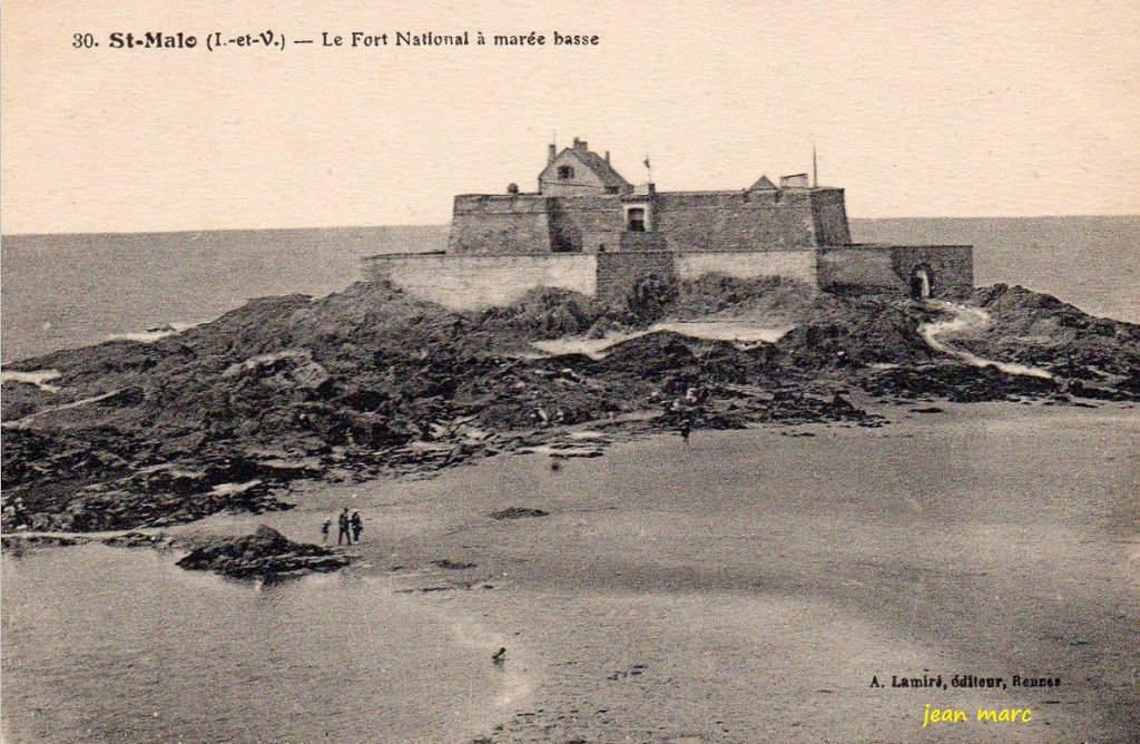 Saint-Malo - Le Fort National à marée basse.jpg