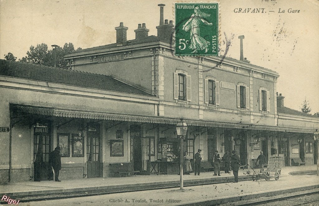 89-Cravant - La Gare - Cliché Photo A Toulot.jpg