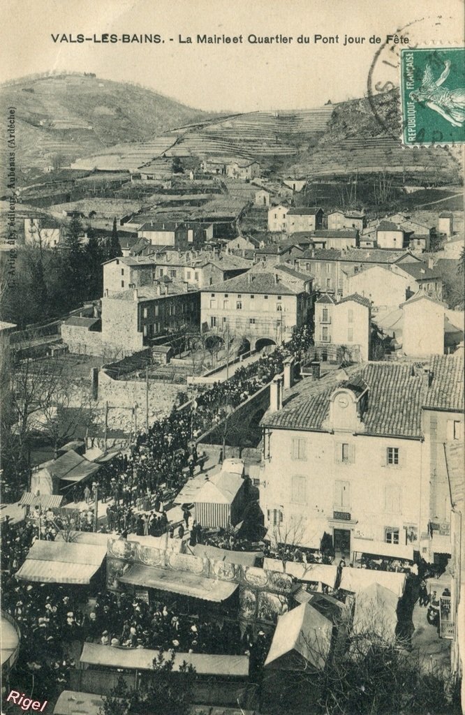 07-Vals - Mairie Quartier du Pont Jour de Fête - C Artige fils éditeur.jpg