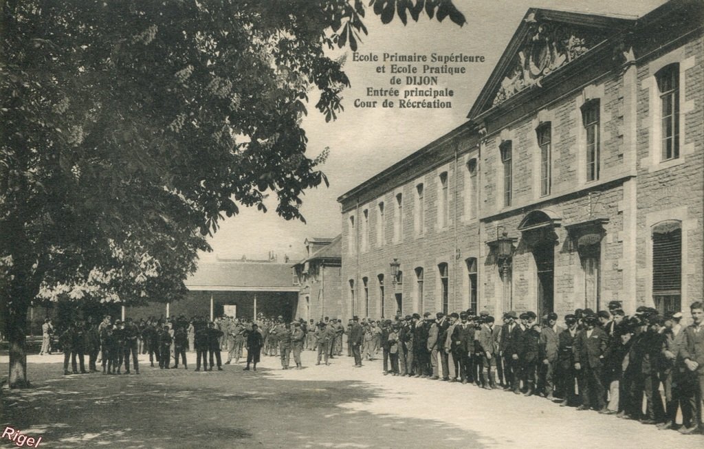 21-Dijon - Ecole Sup - Cour.jpg