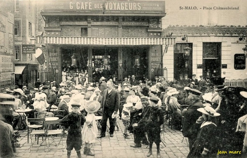 Saint-Malo - Place Chateaubriand (HLM 2).jpg