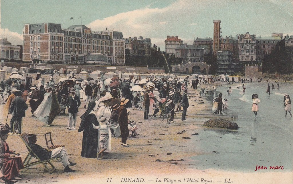 Dinard - La Plage et l'Hôtel Royal.jpg