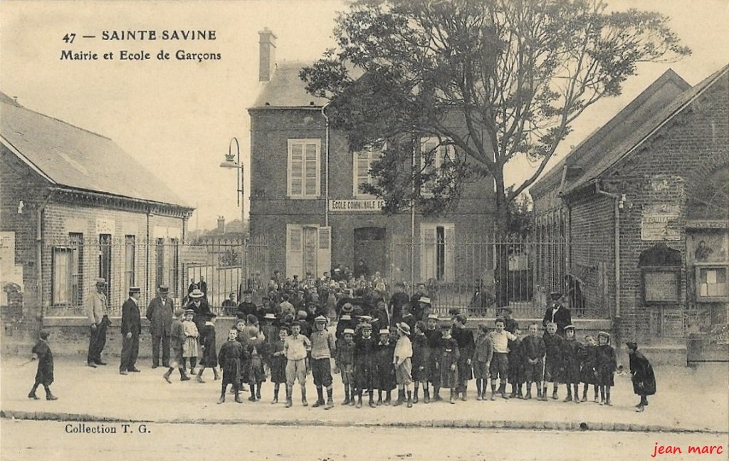 Sainte-Savine - Mairie et Ecole de Garçons.jpg
