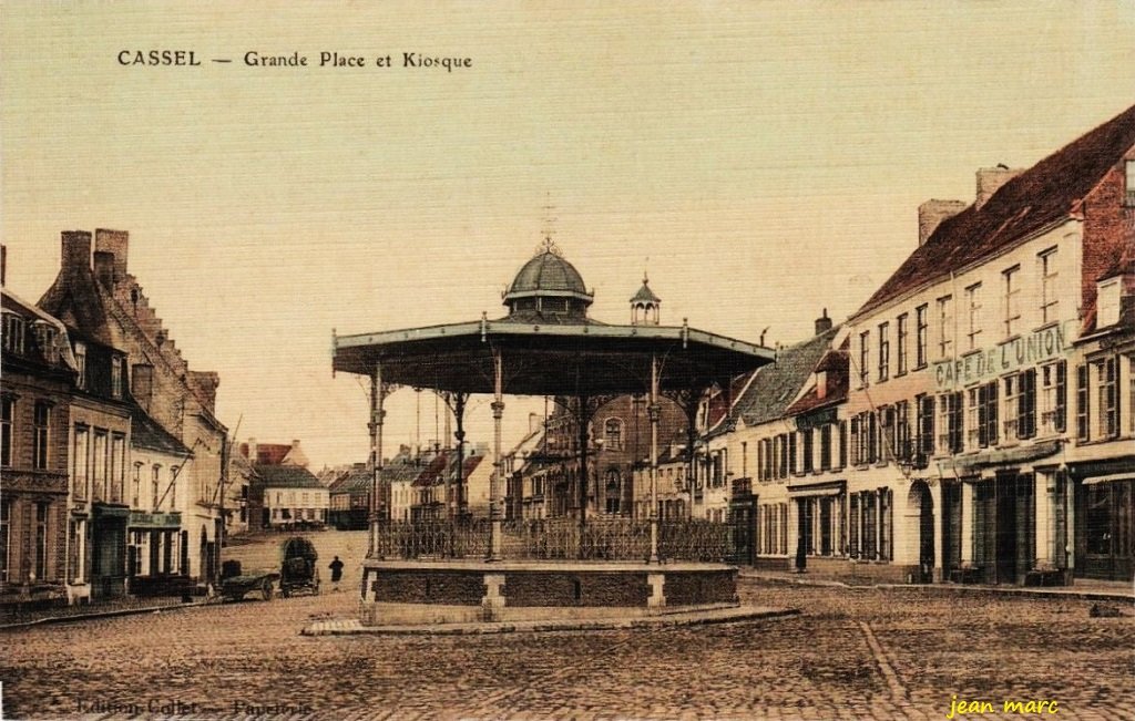 Cassel - Grande Place et Kiosque.jpg
