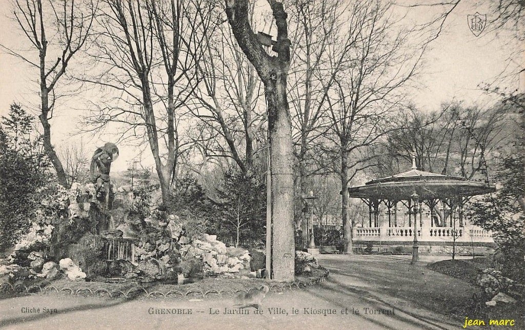 Grenoble - Le Jardin de Ville - Le Kiosque et le Torrent.jpg