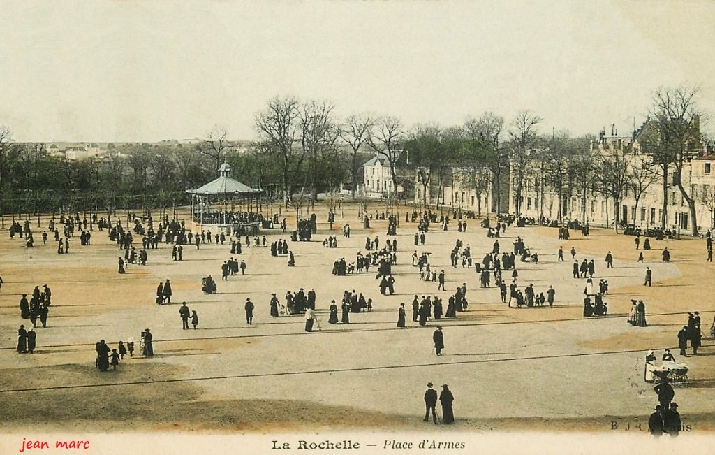 La Rochelle - Place d'Armes 2.jpg