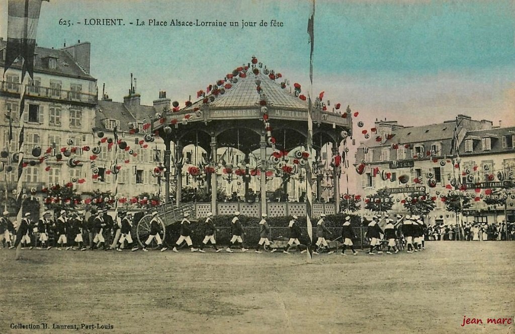 Lorient - La Place Alsace-Lorraine un jour de fête.jpg