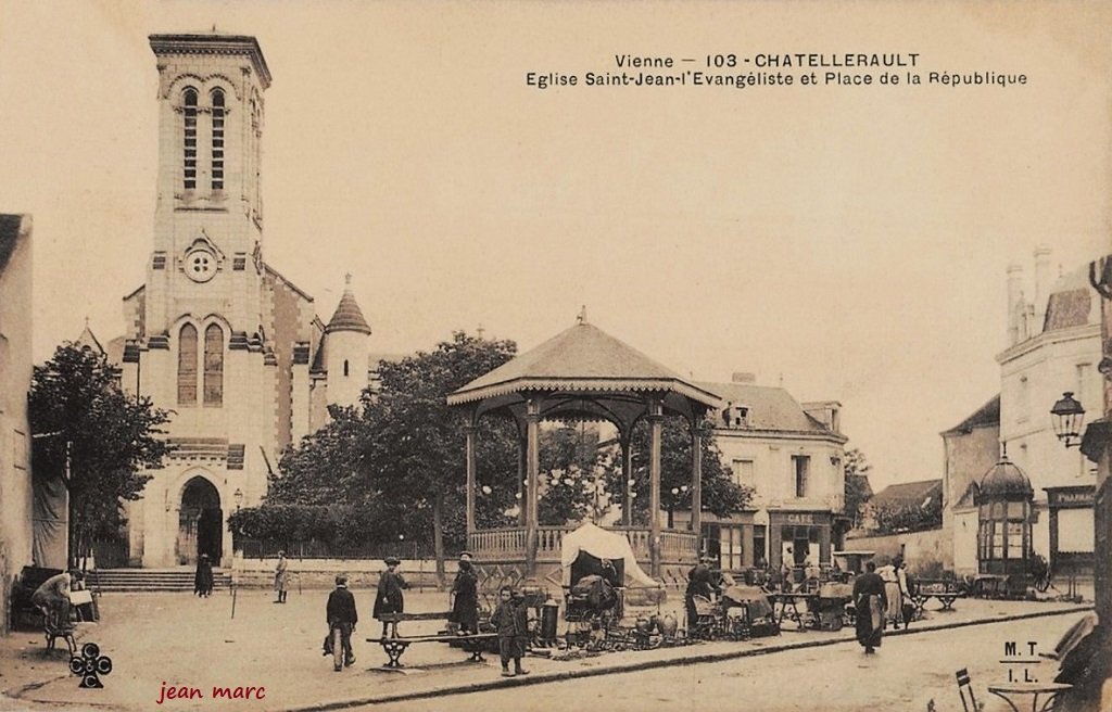 Châtellerault - Eglise Saint l'Evangéliste et Place de la République.jpg