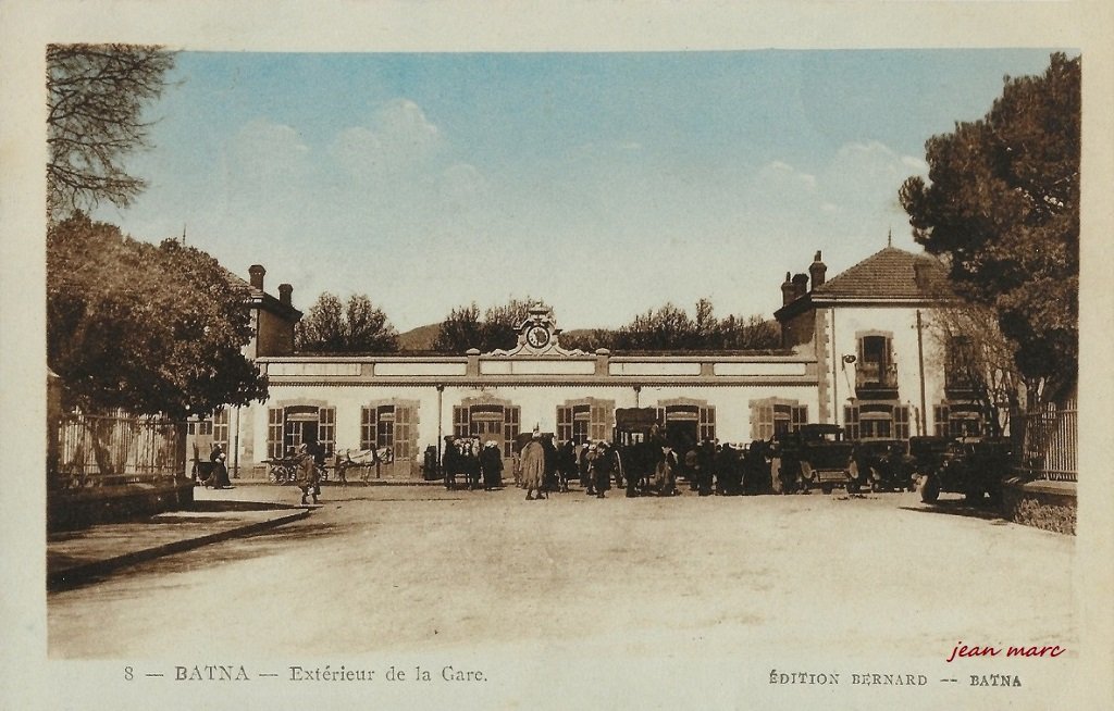 Batna - Extérieur de la Gare.jpg