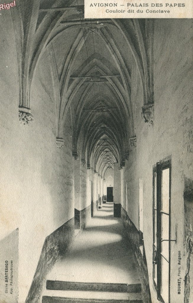 84-Avignon - Palais des Papes - Couloir du Conclave.jpg