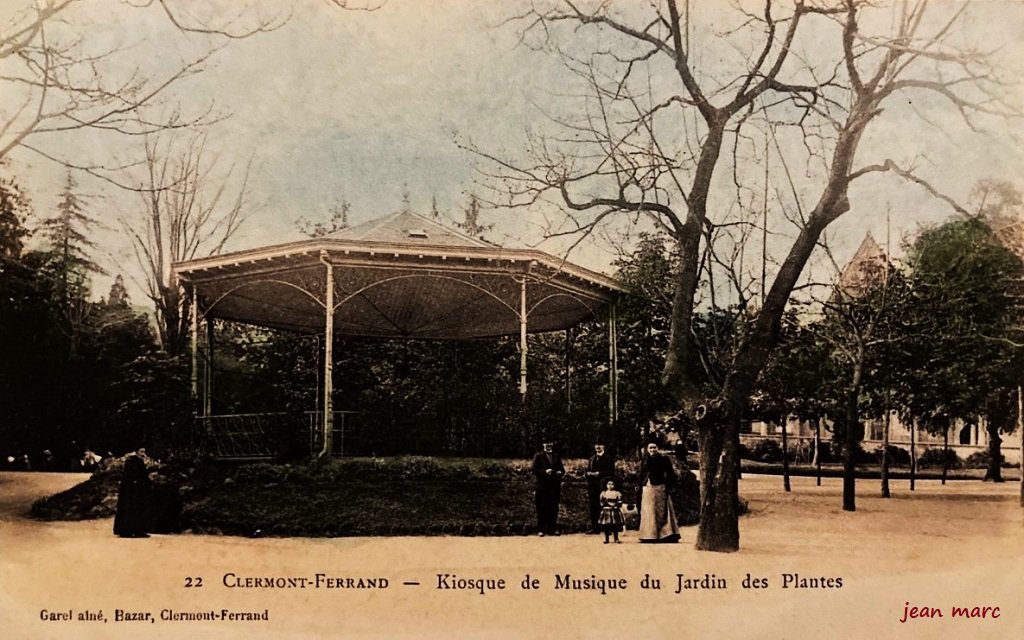 Clermont-Ferrand - Kiosque de musique du Jardin des Plantes.jpg