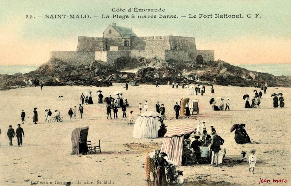 Saint-Malo - La Plage à marée basse - Le Fort National.jpg