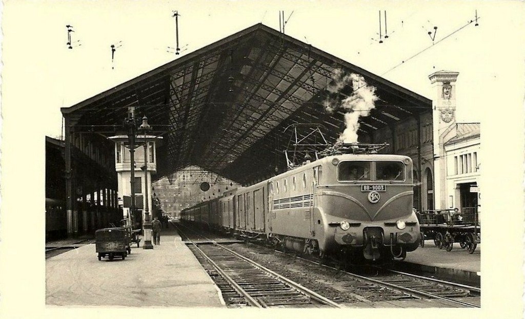 69 - Lyon-Perrache en 1953 CP.jpg