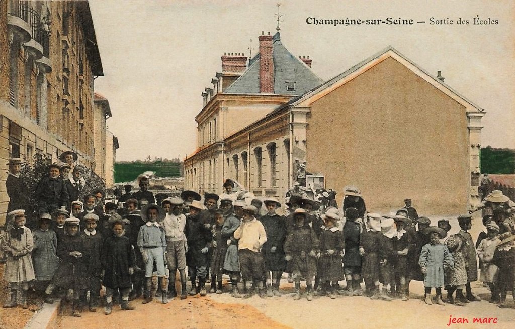 Champagne-sur-Seine - Sortie des Ecoles (version colorisée).jpg