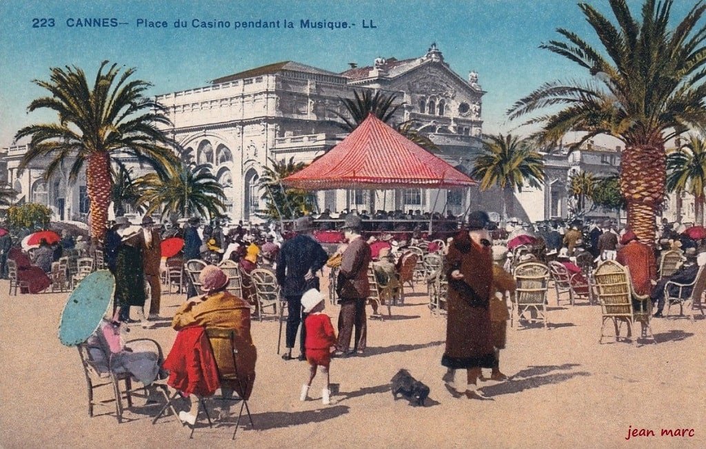 Cannes - Place du Casino pendant la Musique.jpg
