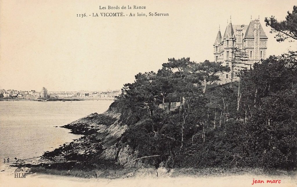 La Vicomté - Au loin Saint-Servan (Castel du Prieuré) 1136.jpg