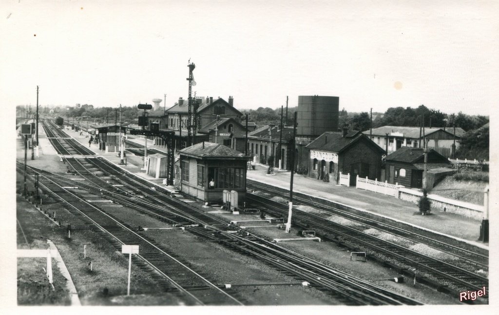 60-Abancourt _Oise_ La Gare - Edition Menniel - Cliché L Leclerc.jpg