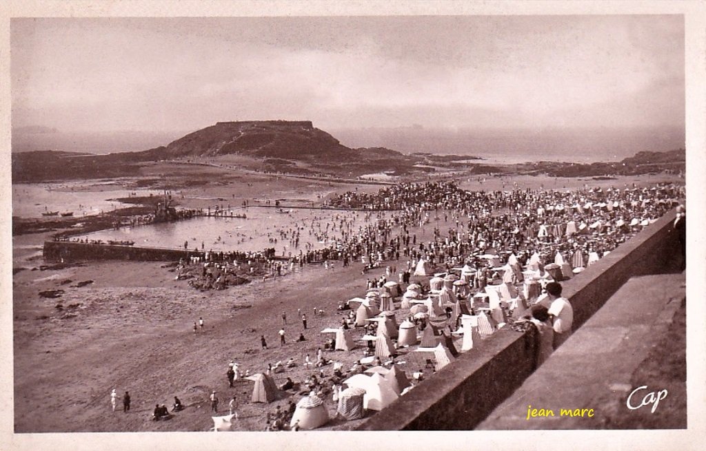 Saint-Malo - La Plage de Bon Secours - Piscine et Grand Bey (CAP 199).jpg