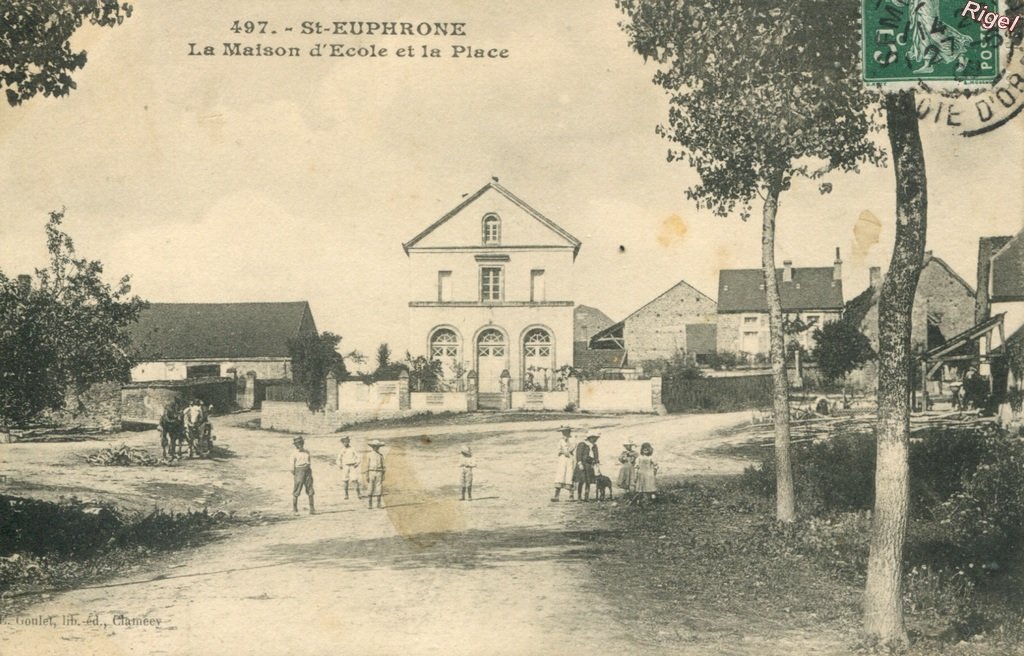 21-St-Euphrone - Maison Ecole Place - 497 E Goulet.jpg