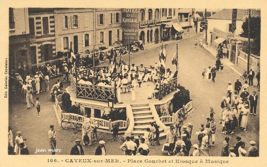 Cayeux-sur-Mer - Place Courbet et Kiosque à Musique.jpg