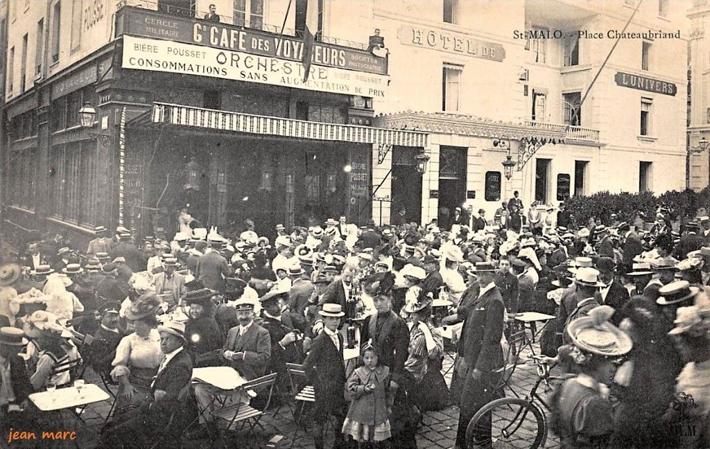 Saint-Malo - Place Chateaubriand.jpg