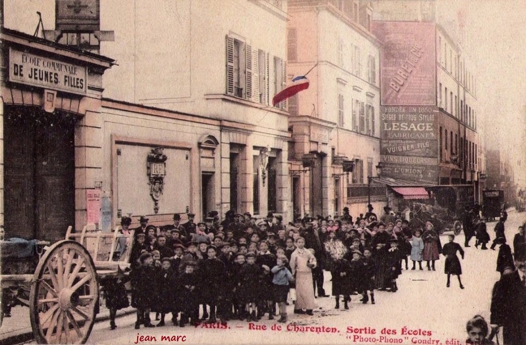 Paris - Rue de Charenton - Sortie des Ecoles.jpg