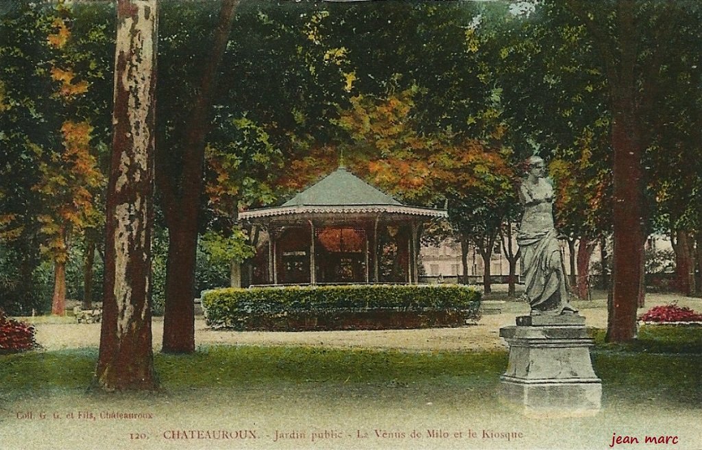 Châteauroux - Jardin public - La Vénus de Milo et le Kiosque.jpg