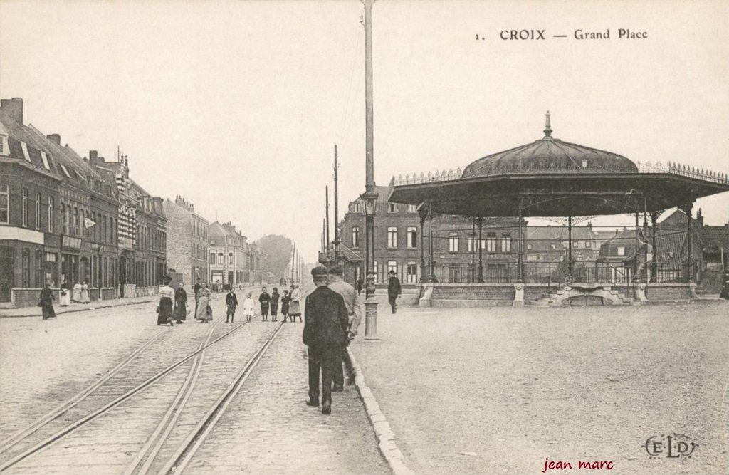 Croix - Grand Place.jpg