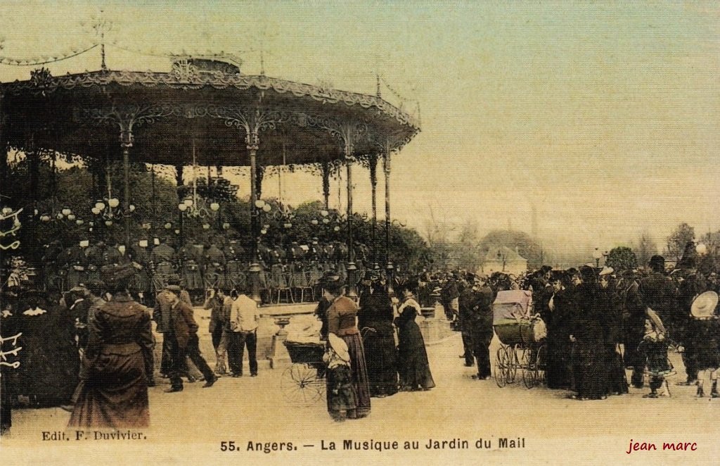 Angers - La Musique au Jardin du Mail.jpg