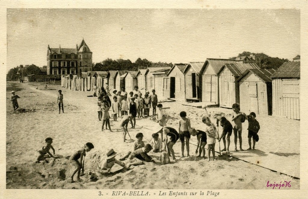 14-Ouistreham-Riva belle enfants plage.jpg