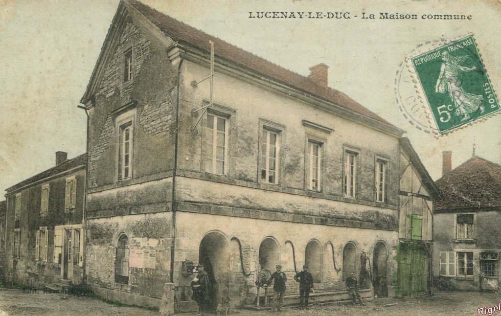 21-Lucenay-le-Duc - La Maison commune.jpg