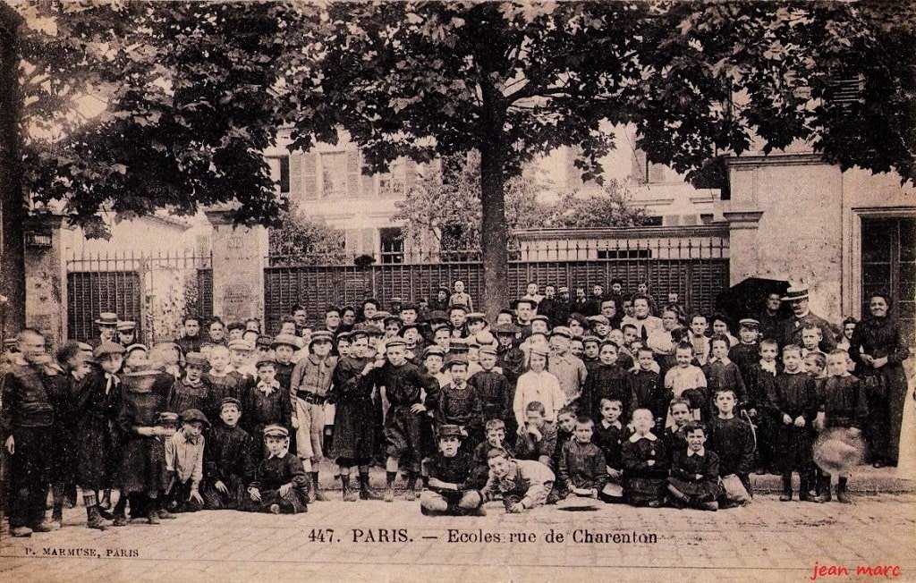 Paris XIIe - Ecoles rue de Charenton.jpg