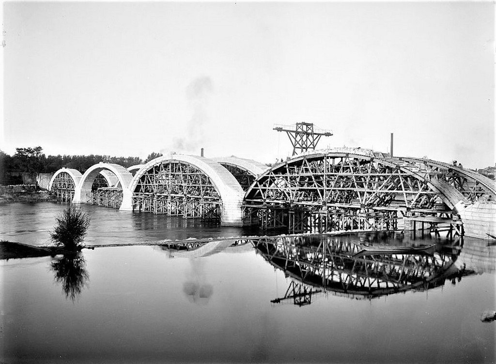 Toulouse - Pont des Amidonniers (0) Wikipédia.jpg