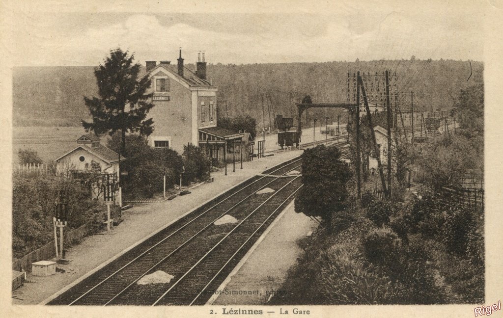 89-Lézinnes - La Gare - 2 Phot Simonnet.jpg