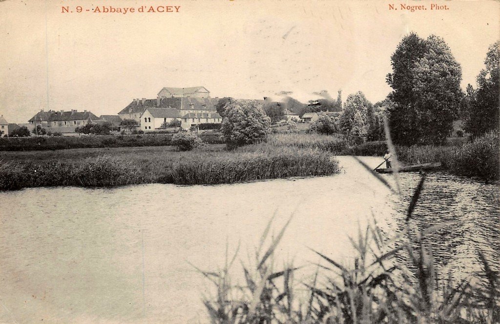 Vitreux - Abbaye Acey Nogret.jpg