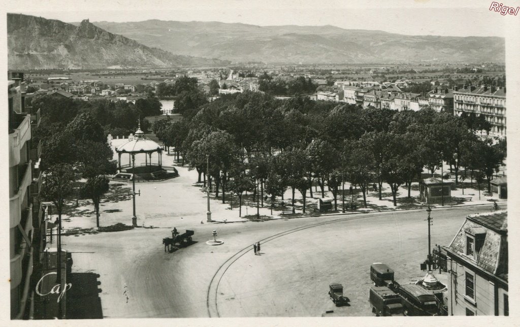 26-Valence - Le Champ de Mars - Vue vers St-Péray - 74 CAP.jpg