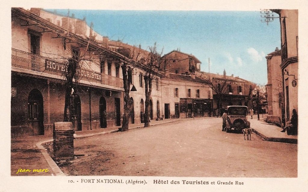 Fort-National - Hôtel des Touristes et Grande rue.jpg